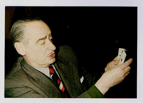 Rodolfo ász lapokkal