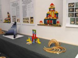 Fajátékok világa - sík és térbeli kirakójátékok