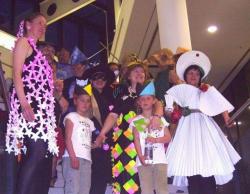 Ünnepi ruhák és kiegészítők