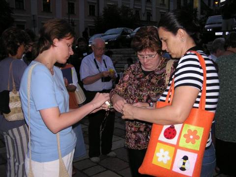 A 18. origami találkozó fő attrakciója - Hajtogatás a főtéren A 18. origami találkozó fő attrakciója - Hajtogatás a főtéren