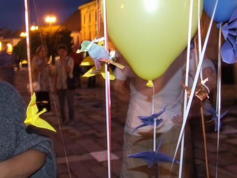 A 18. origami találkozó fő attrakciója - Hajtogatás a főtéren A 18. origami találkozó fő attrakciója - Hajtogatás a főtéren