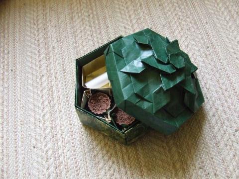 Doboz kiegészítőkkel