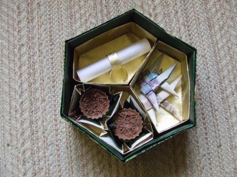 Doboz kiegészítőkkel