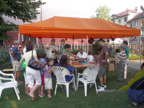 Játékosok az angyalföldi utcabálon 15