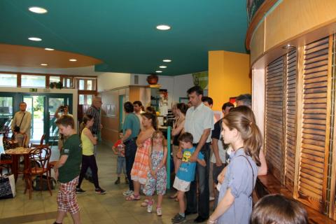 jáTÉKA kiállítás 5: Kártyák és látogatók 01