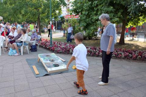 Látogatók a Lakóközösségi Napon 2014 Gyöngyösi sétány  14