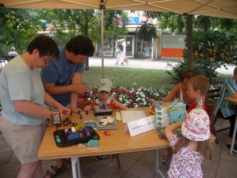 Játékosok a Lakótelepi napokon-Gyöngyösi sétány 15