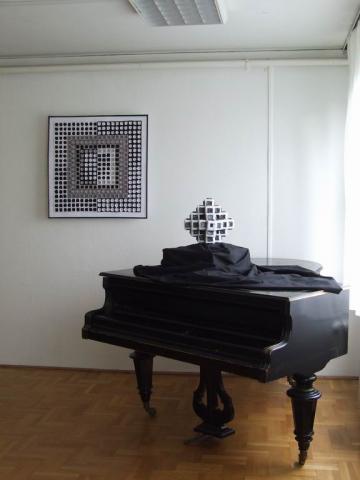 Részlet Újhegyi Györgyné Grőbel Eleonóra Vasarely nyomában origamival című kiállításából