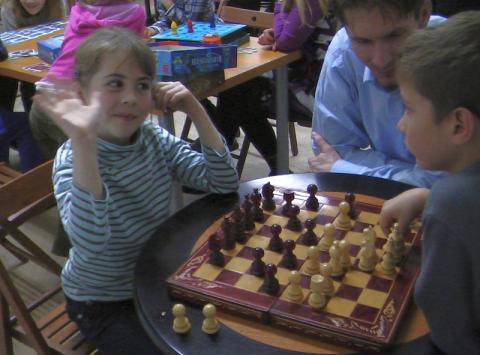 Játékosok a 65. Családi Társasjáték Klubban 3.