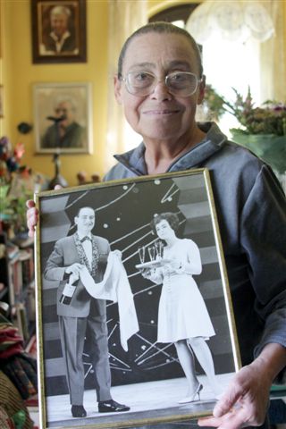 Rodolfo bekeretezett fotóval Judit