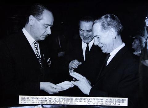 Rodolfo kitüntetést vesz át